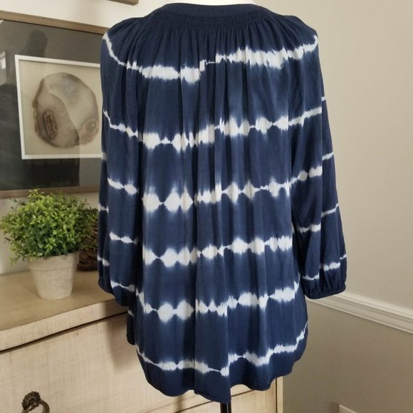 Top, Blouse. Navy Blue, White Tie Dye. Crown & Ivy Brand. Size Medium. - Picture 3 of 6